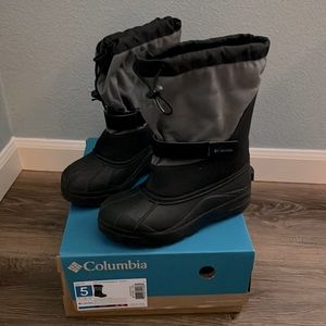 Youth Powderbug Plus II Snow Boot- Size 5 Gray/Black